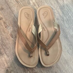 OluKai Women's Mala’e Brown Sandals - 11